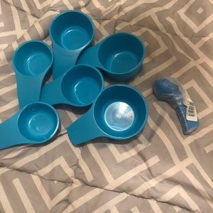 Tupperware Measuring cups and spoons